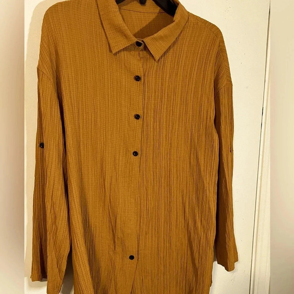 Elegant Gold Button up Long sleeve Blouse size XL loose fitting flared hem - Picture 3 of 16